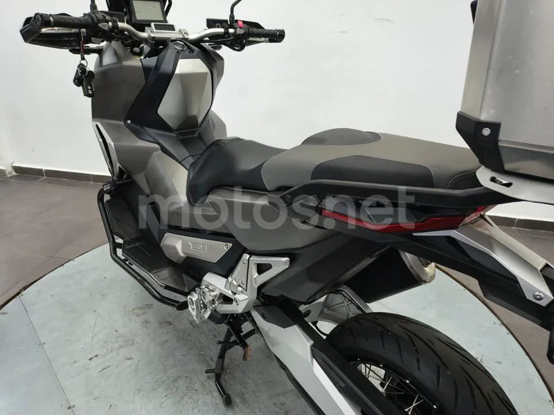 Honda X-ADV - Vista 16