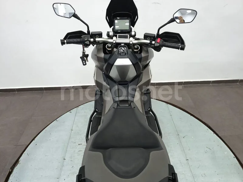 Honda X-ADV - Vista 17