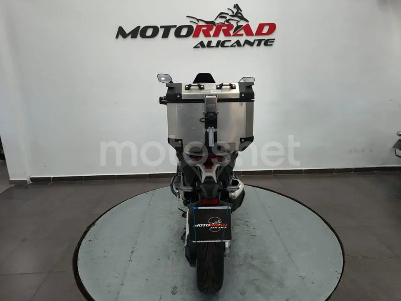 Honda X-ADV - Vista 4