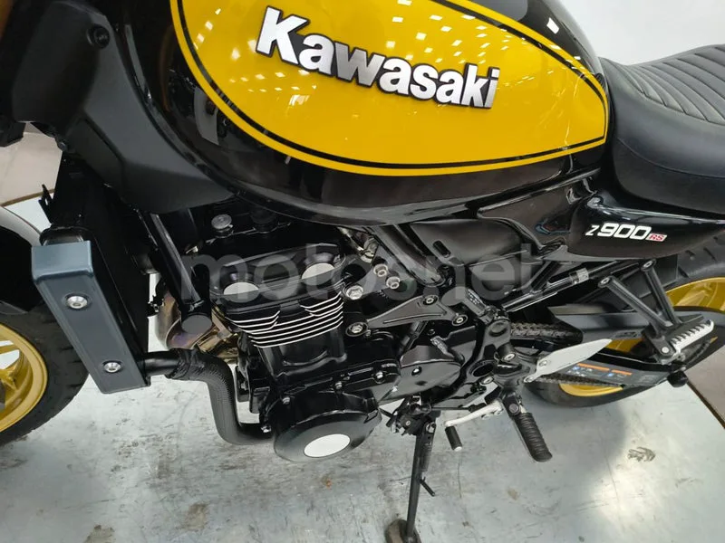 Kawasaki Z900RS - Vista 16