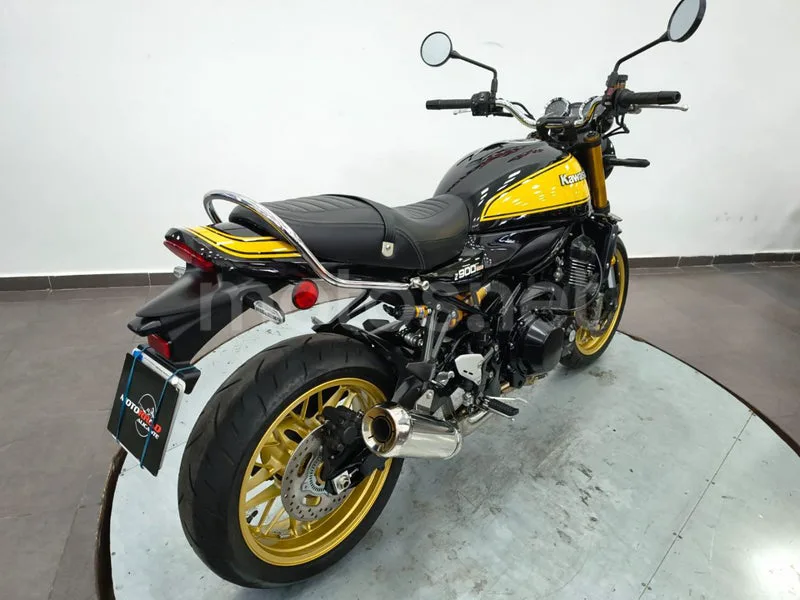 Kawasaki Z900RS - Vista 17