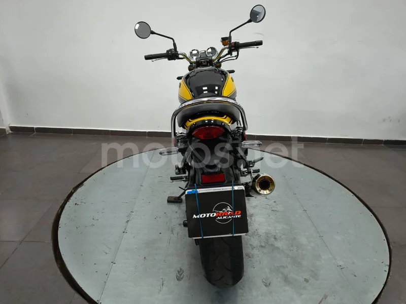 Kawasaki Z900RS - Vista 4