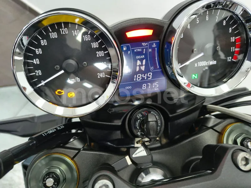 Kawasaki Z900RS - Vista 5