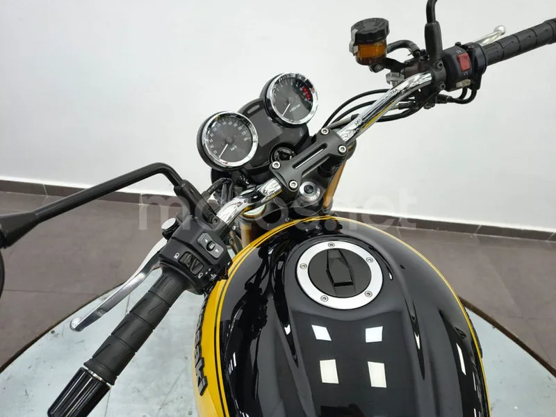 Kawasaki Z900RS - Vista 8