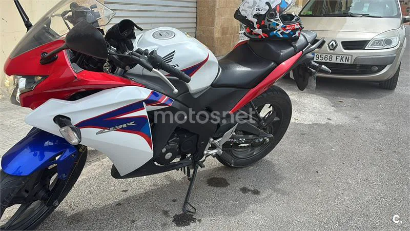 Honda CBR125R - Vista 3
