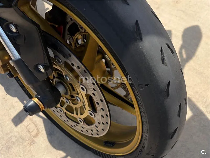 Triumph Street Triple - Vista 9