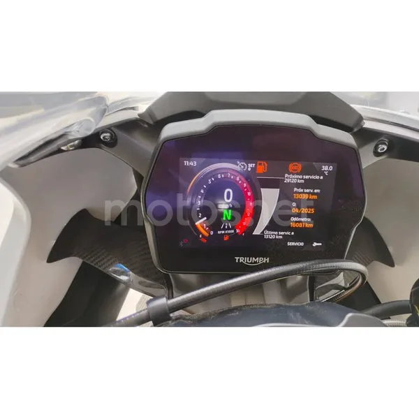 Triumph Speed Triple - Vista 6