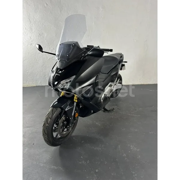 Honda Forza 750 - Vista 3