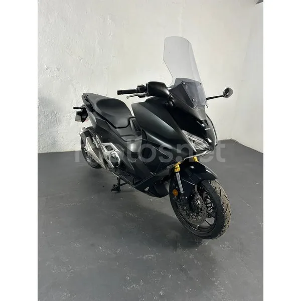 Honda Forza 750 - Vista 4