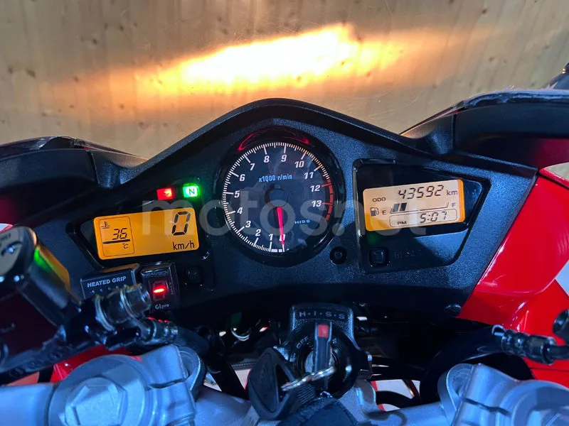 Honda VFR800F - Vista 16