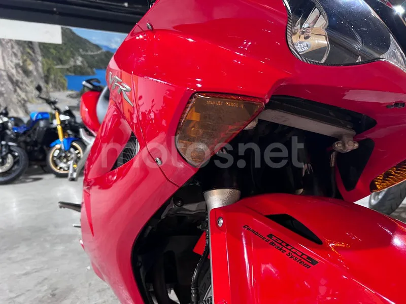 Honda VFR800F - Vista 24