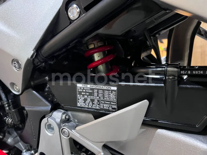 Honda VFR800F - Vista 34