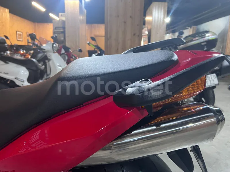 Honda VFR800F - Vista 7