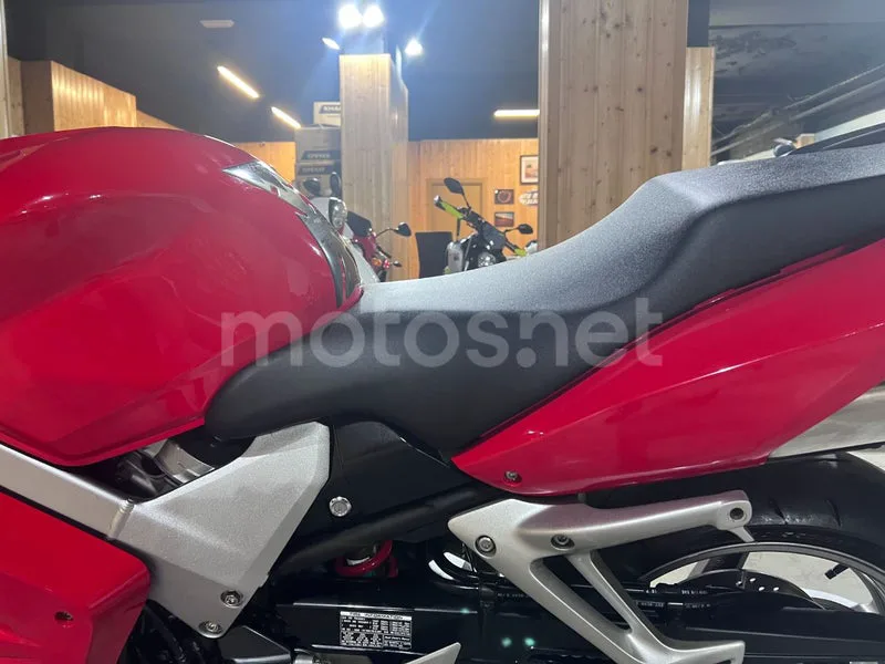 Honda VFR800F - Vista 8