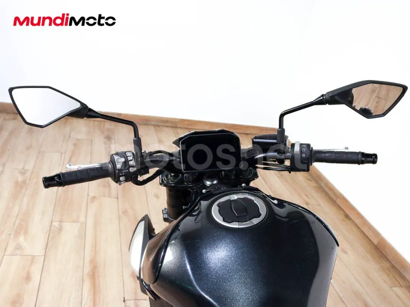 Kawasaki Z900 - Vista 11