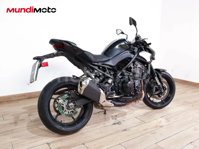 Kawasaki Z900 - Vista 3