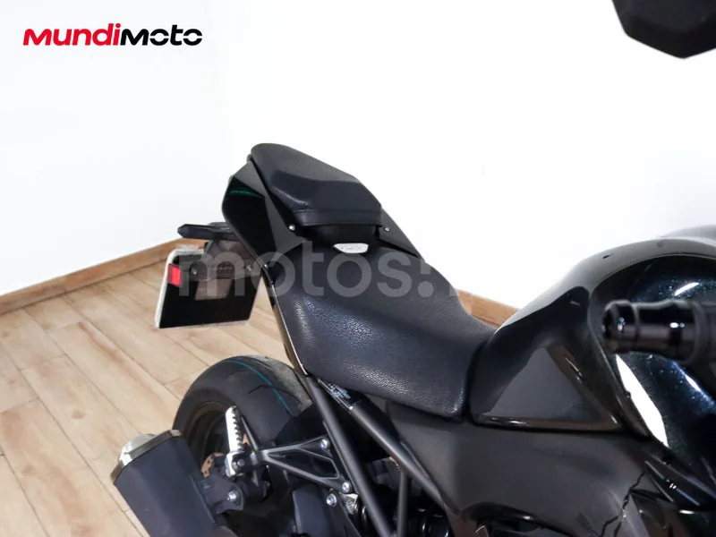 Kawasaki Z900 - Vista 32