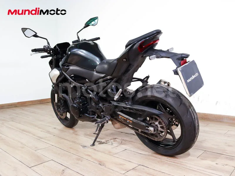 Kawasaki Z900 - Vista 8