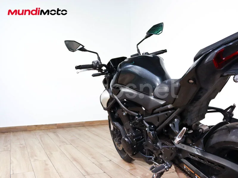 Kawasaki Z900 - Vista 9