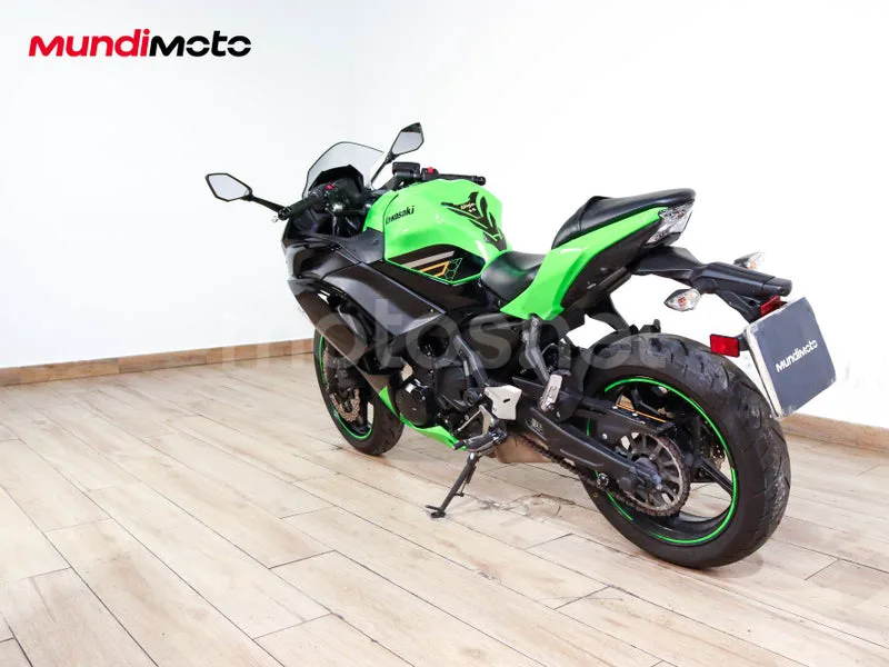 Kawasaki Ninja 650 - Vista 8