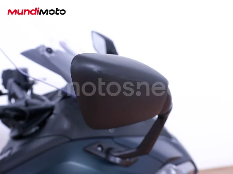 Yamaha TMAX - Vista 13