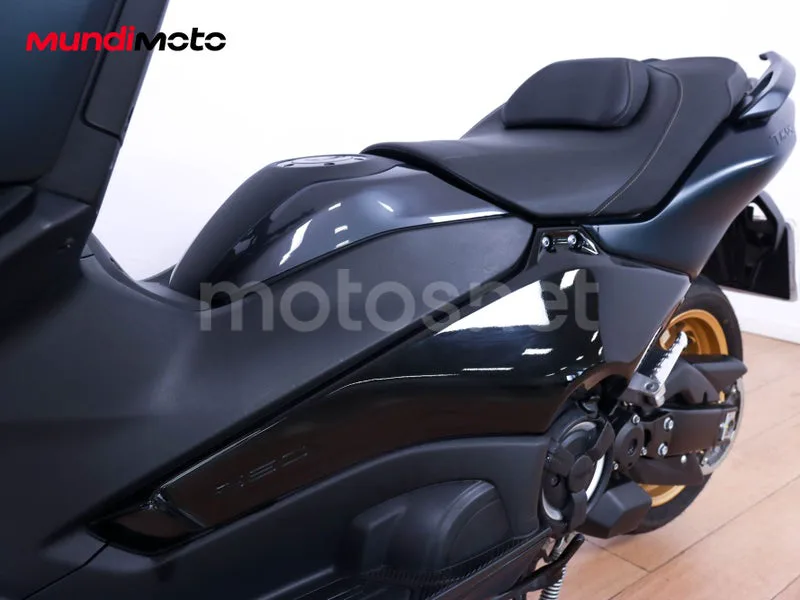 Yamaha TMAX - Vista 10