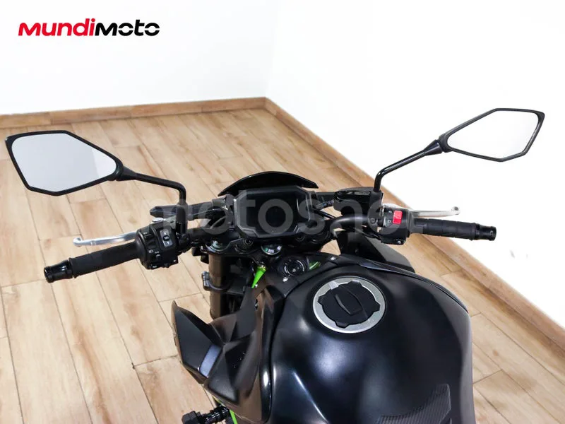 Kawasaki Z900 - Vista 11