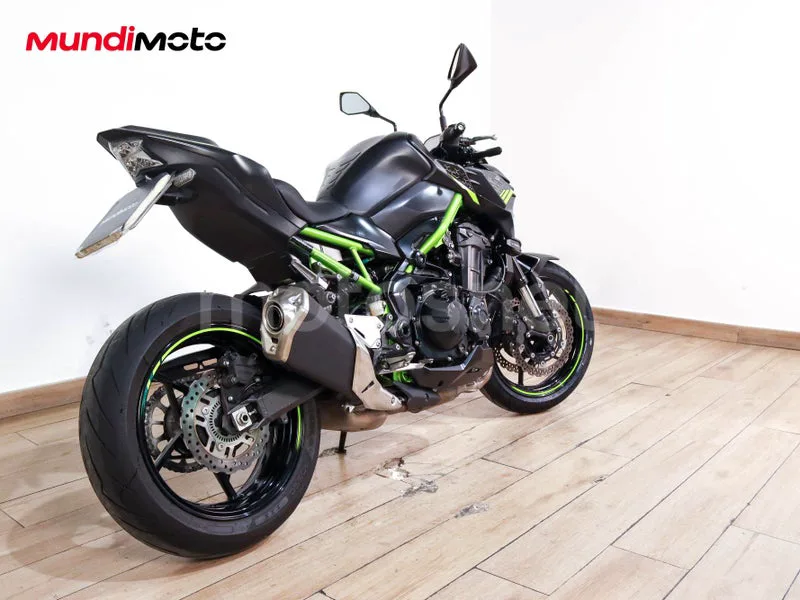 Kawasaki Z900 - Vista 3