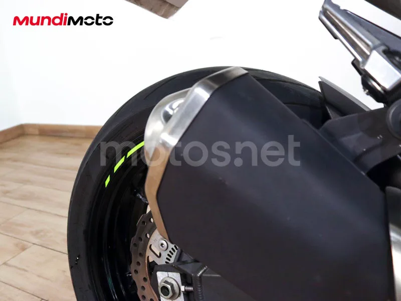 Kawasaki Z900 - Vista 30
