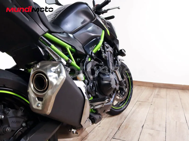 Kawasaki Z900 - Vista 4