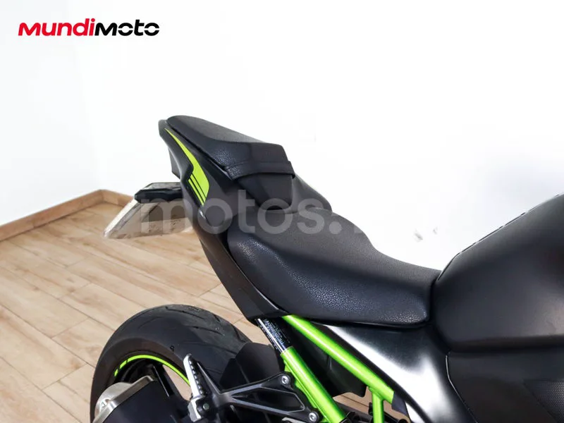 Kawasaki Z900 - Vista 34