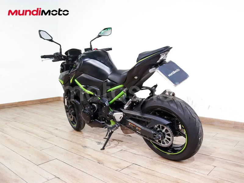 Kawasaki Z900 - Vista 8