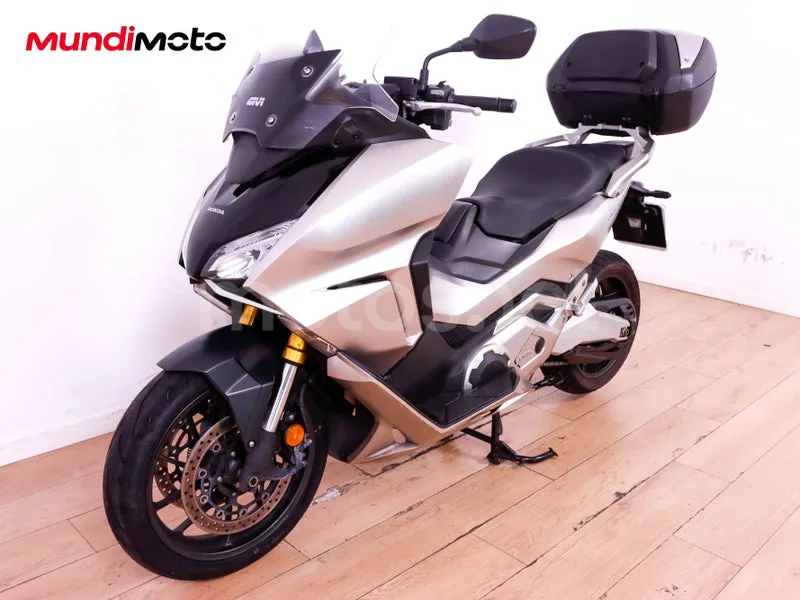 Honda Forza 750 - Vista 7
