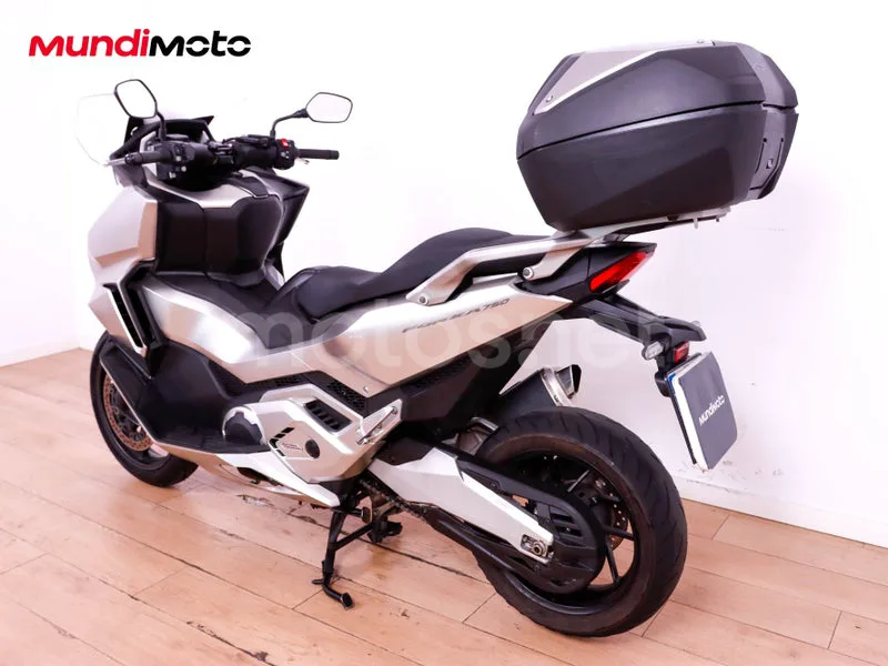 Honda Forza 750 - Vista 8
