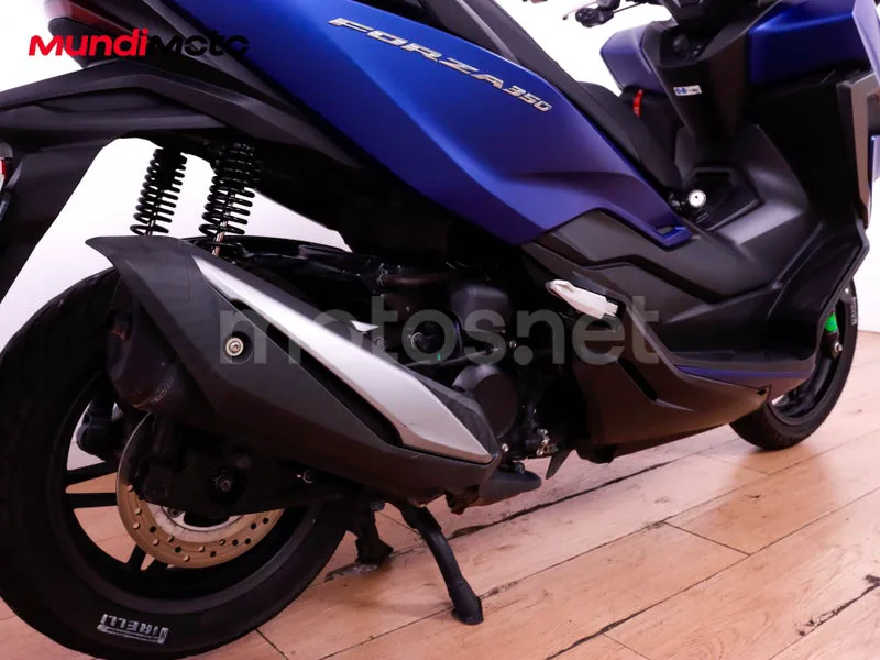 Honda Forza 350 - Vista 4