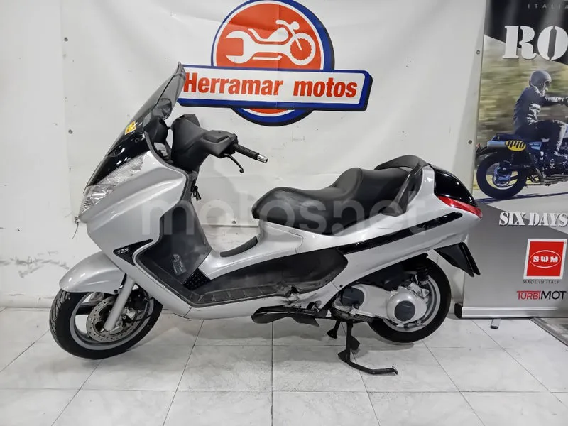 Piaggio X8 125 999 € 2006 Madrid - 1
