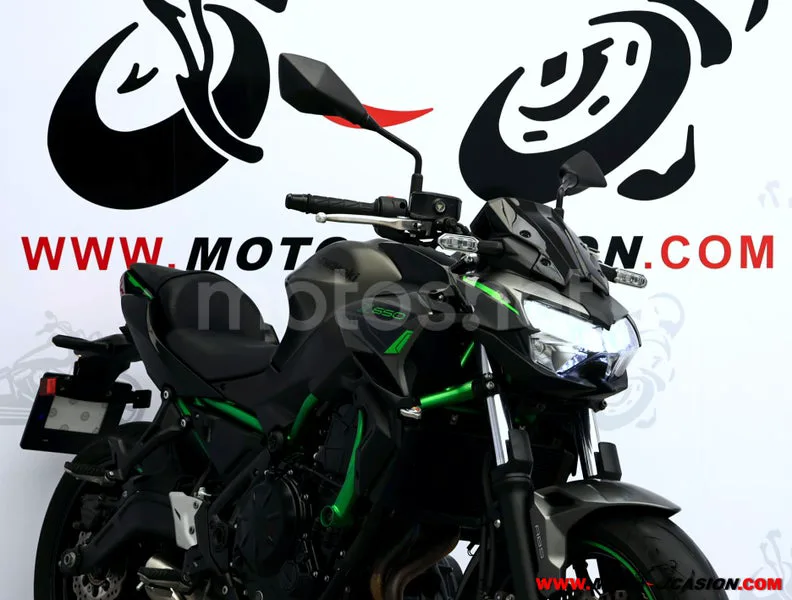 Kawasaki Z650 - Vista 4