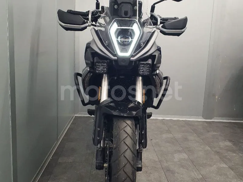 QJ Motor SRT 600 SX 5290 € 2025 A Coruña - 2