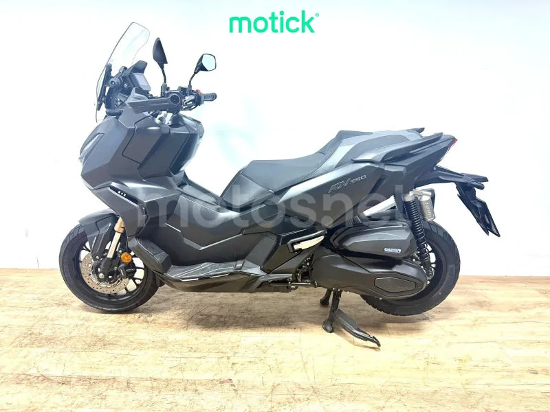 Honda ADV350 - Vista 6