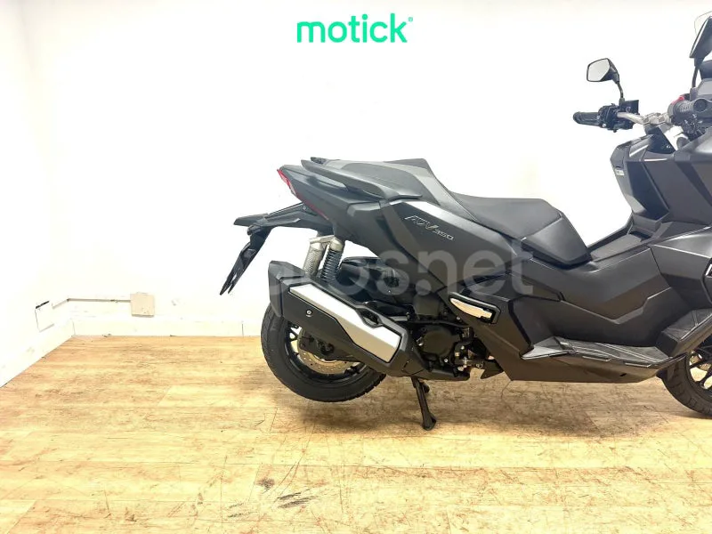Honda ADV350 - Vista 3