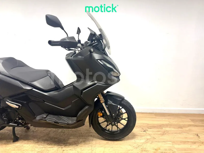 Honda ADV350 - Vista 4