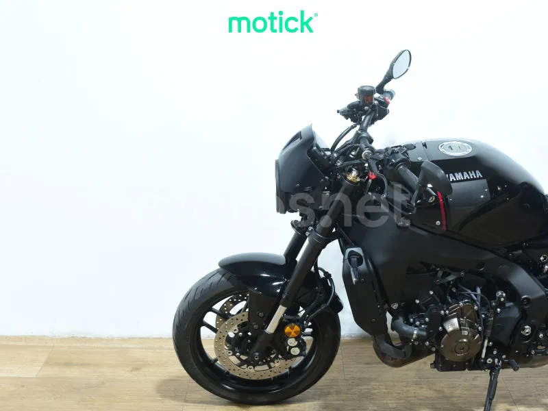 Yamaha XSR900 - Vista 8
