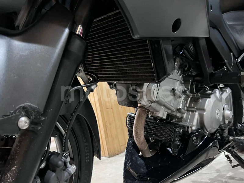 Suzuki V-Strom 650 - Vista 64