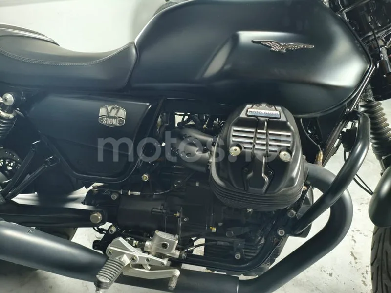 Moto Guzzi V7 - Vista 12