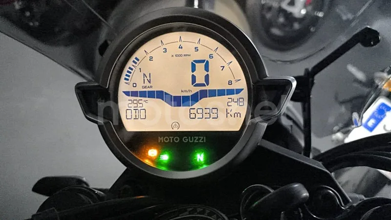 Moto Guzzi V7 - Vista 17