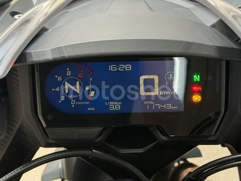 Honda CBR500R - Vista 4