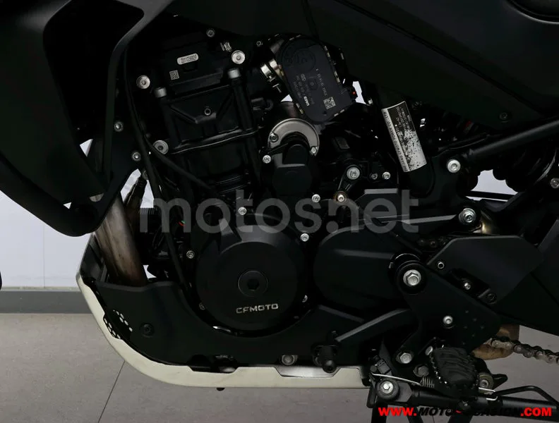 CFMOTO 800MT - Vista 10