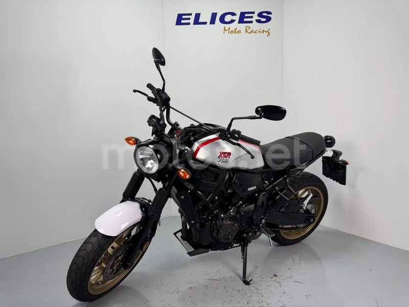 Yamaha XSR700 - Vista 11