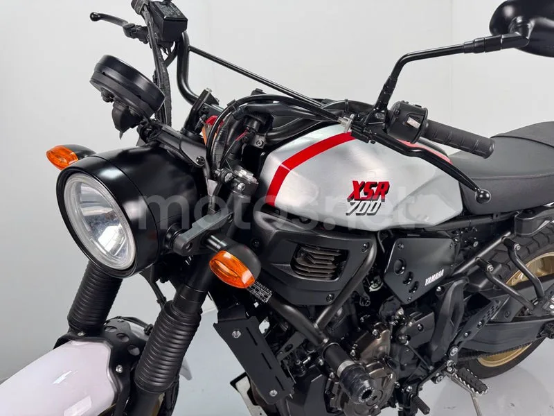 Yamaha XSR700 - Vista 12