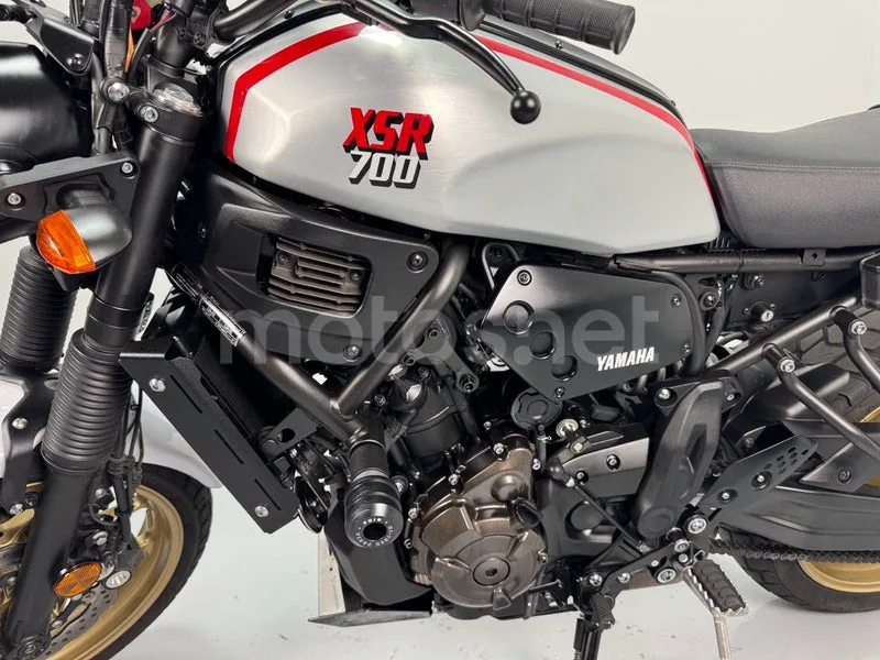 Yamaha XSR700 - Vista 13
